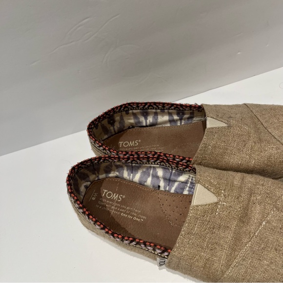 Toms Tan with Aztec Trim Women’s Size 8 - Picture 6 of 9